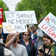 Surtout…