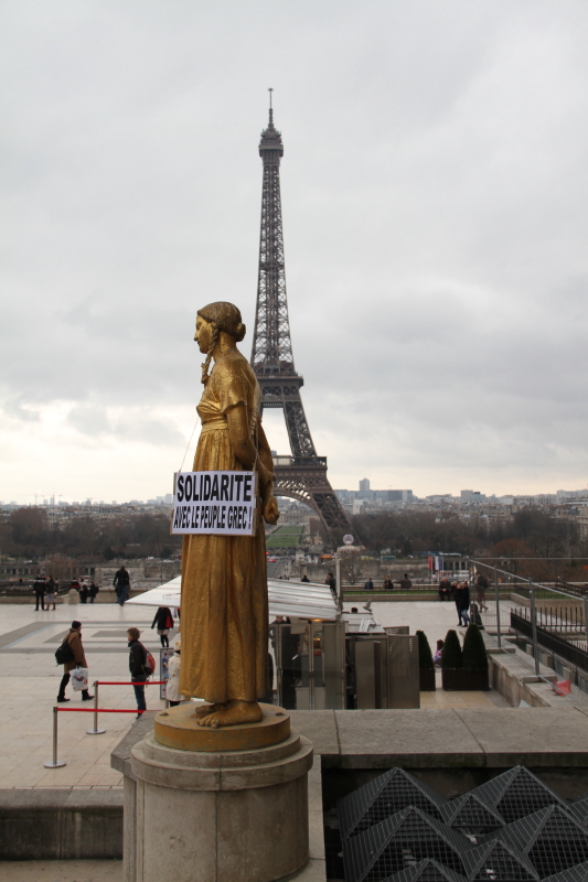 manif de soutien au peuple grec du Trocadéro à l'Assemblée nationale.