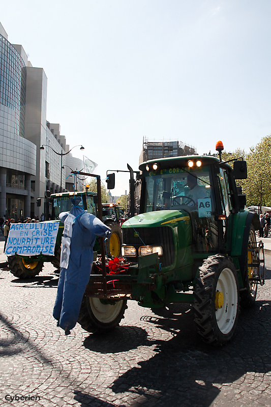 Manif des paysans en tracteur à Paris