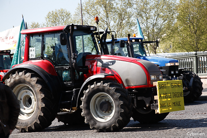 Manif des paysans en tracteur à Paris