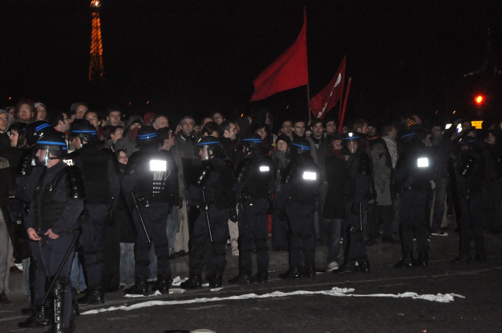 Rassemblement de protestation devant le Dîner du Siècle, le 24 novembre 2010.