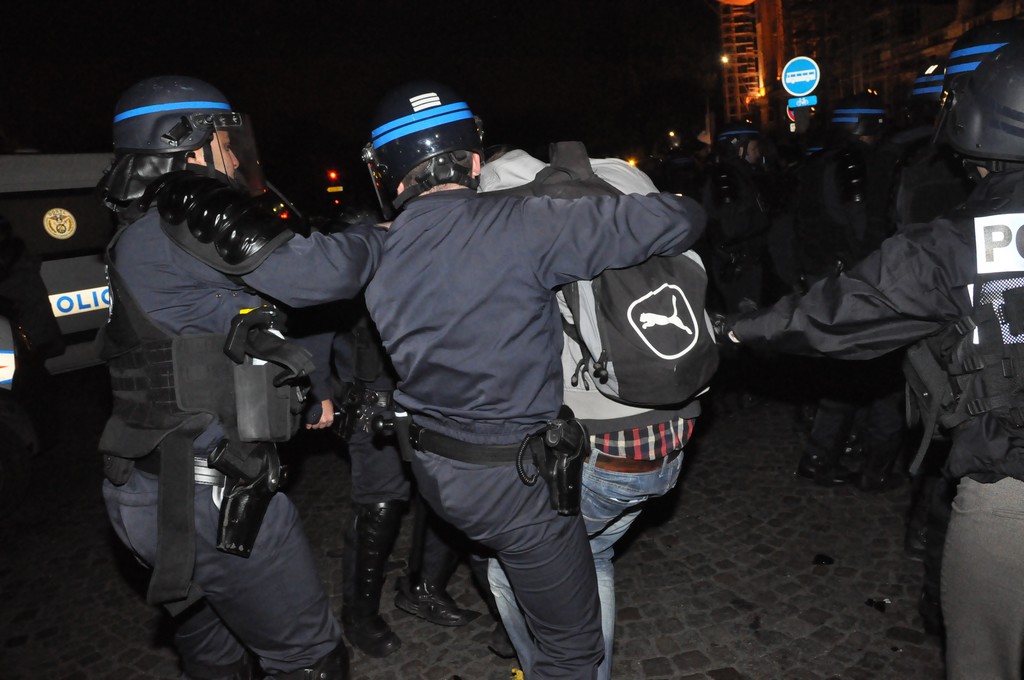 Rassemblement de protestation devant le Dîner du Siècle, le 24 novembre 2010.