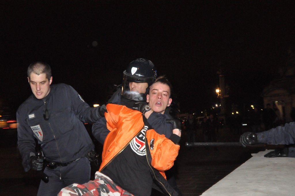 Rassemblement de protestation devant le Dîner du Siècle, le 24 novembre 2010.