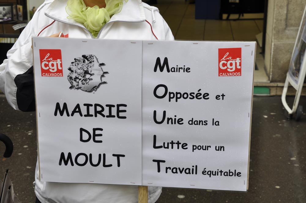 Caen, mairie de Moult en lutte