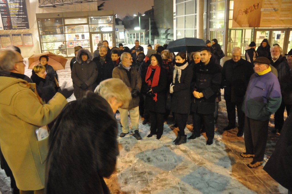 Rassemblement pour un moratoire sur l'utilisation du Taser à Colombes (1er décembre 2010)