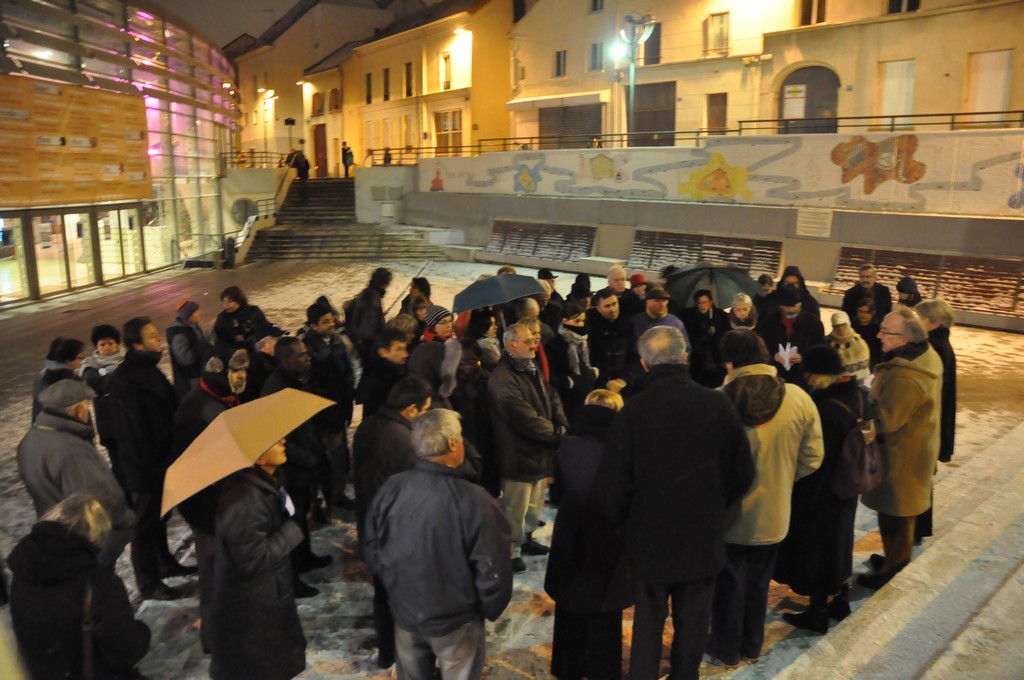 Rassemblement pour un moratoire sur l'utilisation du Taser à Colombes (1er décembre 2010)
