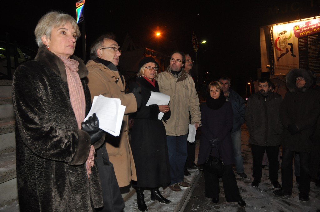 Rassemblement pour un moratoire sur l'utilisation du Taser à Colombes (1er décembre 2010)