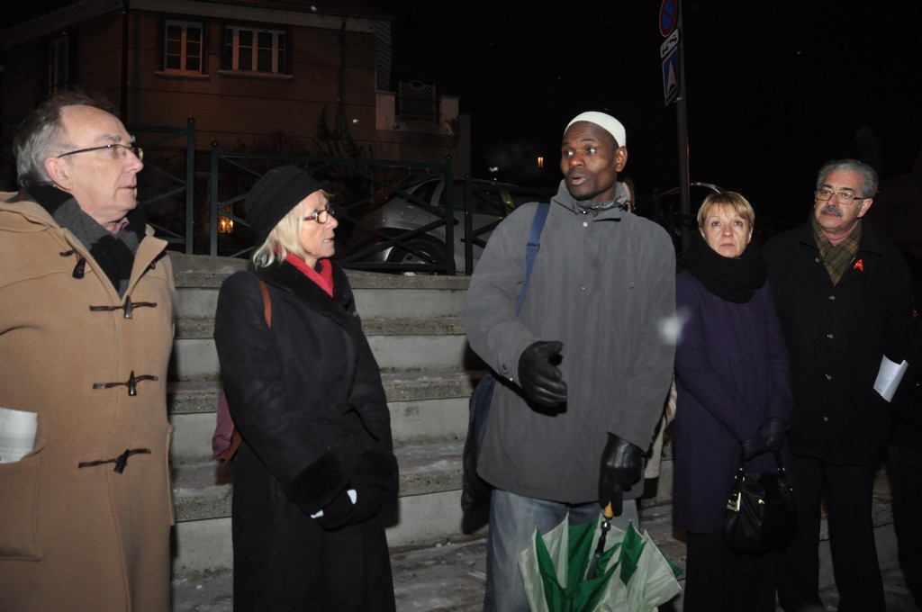 Rassemblement pour un moratoire sur l'utilisation du Taser à Colombes (1er décembre 2010)