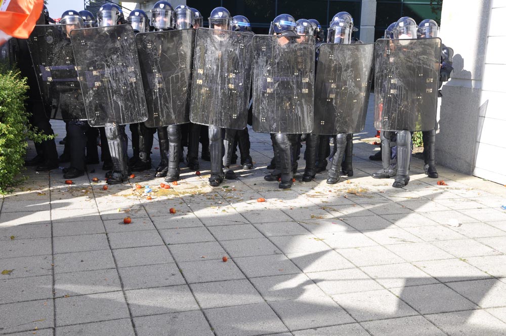 Caen, le MEDEF protégé par la police