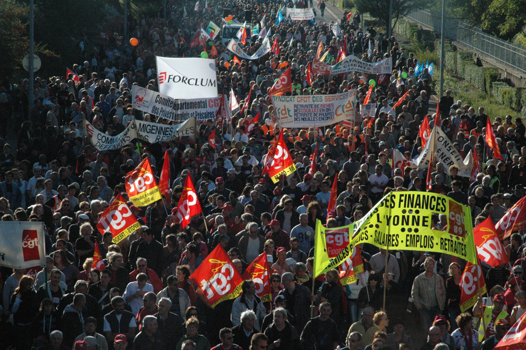 AUXERRE - 12/10/2010 - CORTEGE