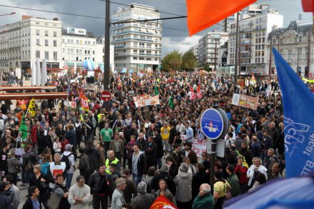 Le mans la manif est finie et les copains partent bloqués le dépot de carburant