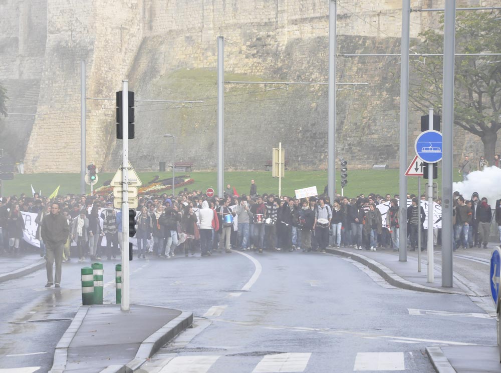 Caen, arrivée du cortège étudiant/lycéen place saint Pierre