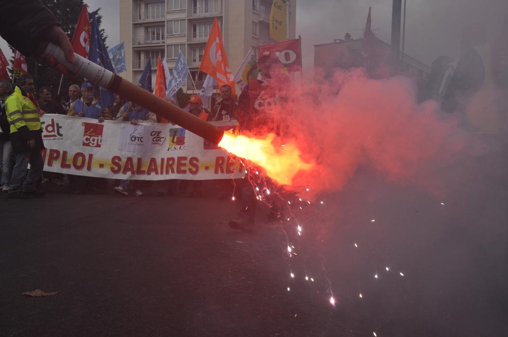 Caen, fumigène en tête de cortège