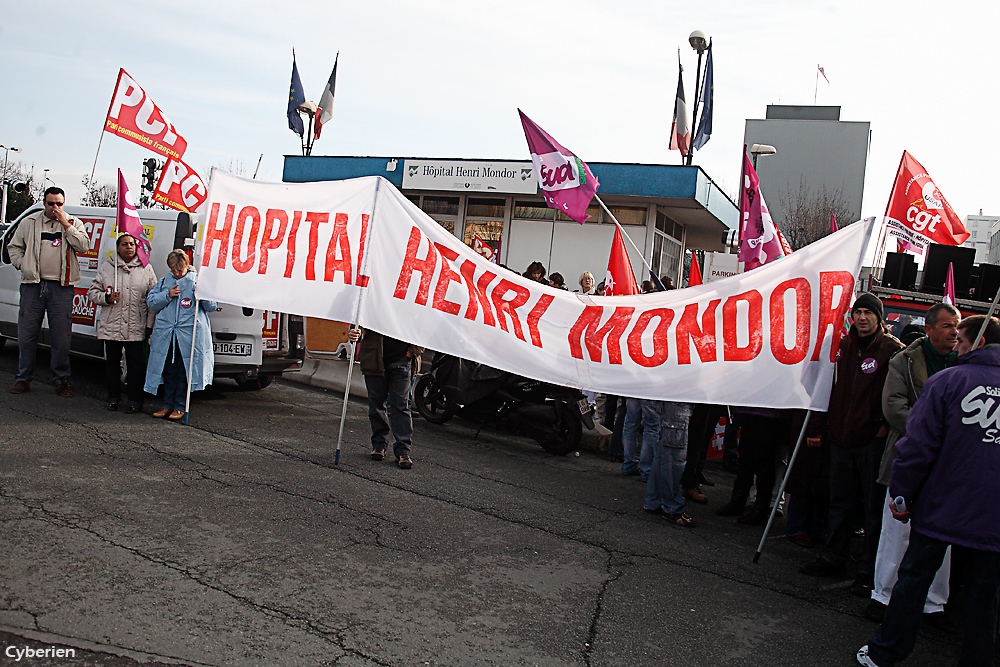 Manif pour la défense du CHU Henri Mondor