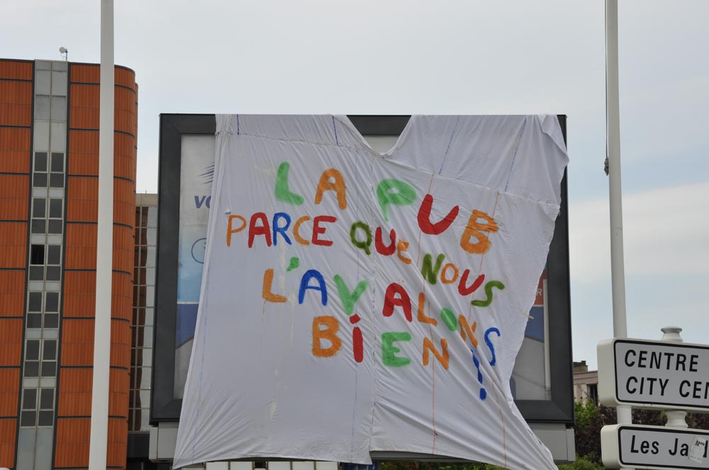 Manif antiG8 le Havre 21 mai 2011, action antipub
