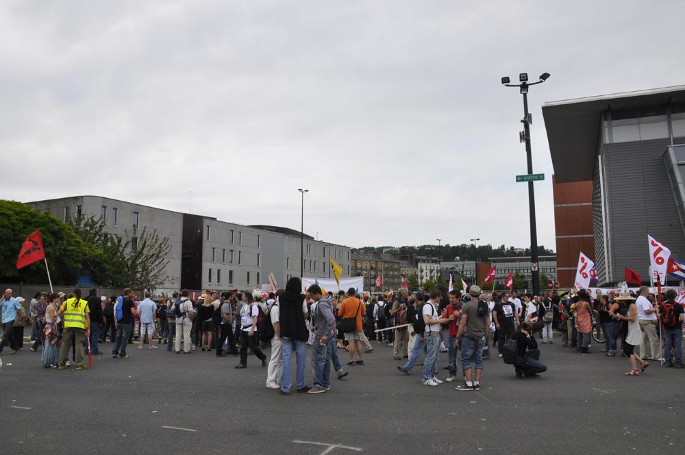 Manif antiG8 le Havre 21 mai 2011, arrivée sur le champ de foire