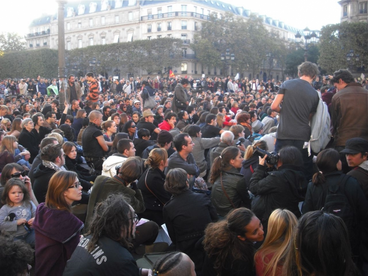 Sit-in place de l'Hôtel de ville