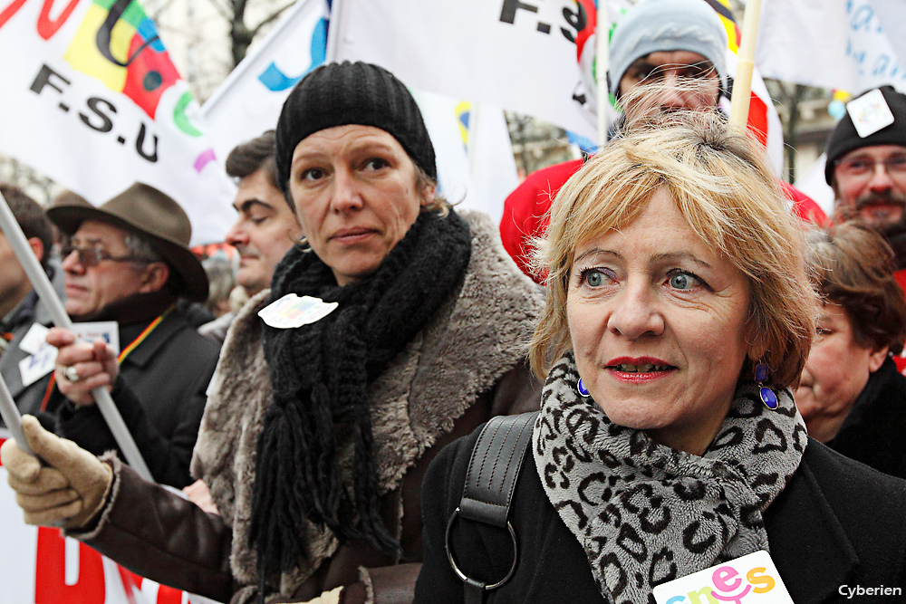 Tête de la manif - Frédérique Rolet, co-secrétaire générale du SNES-FSU