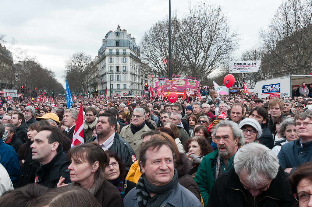 sur la place de la Bastille