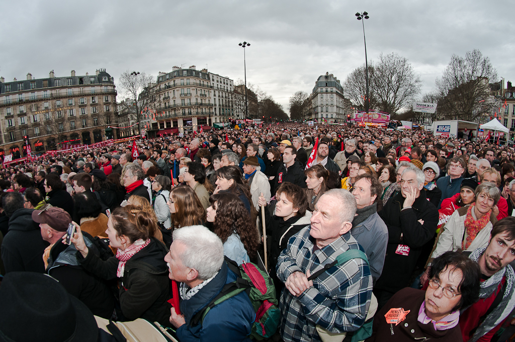 sur la place de la Bastille