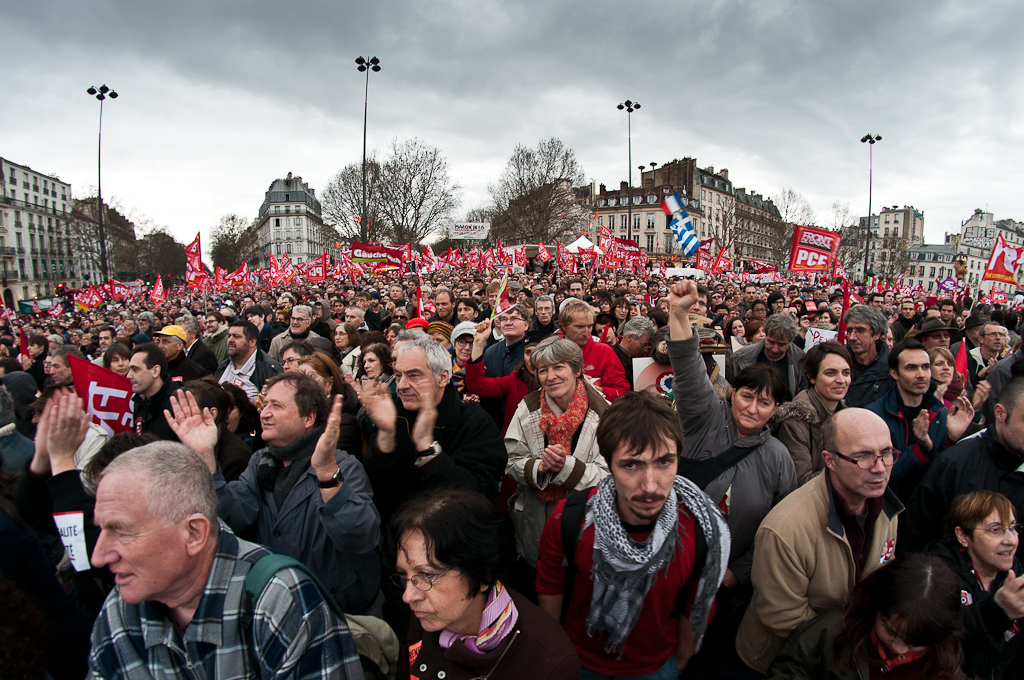 sur la place de la Bastille