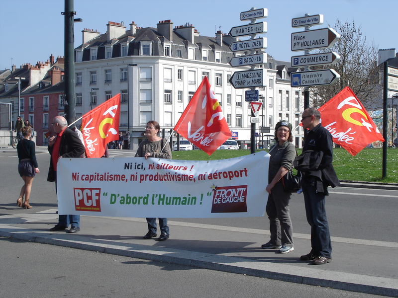 Manifestation contre l'Ayrault port ND des Landes