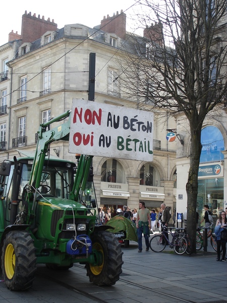 Manifestation contre l'Ayrault port ND des Landes