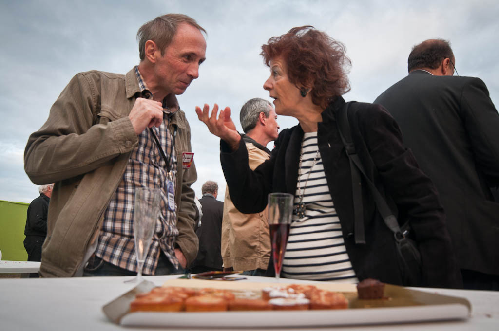 Débat devant les petits fours