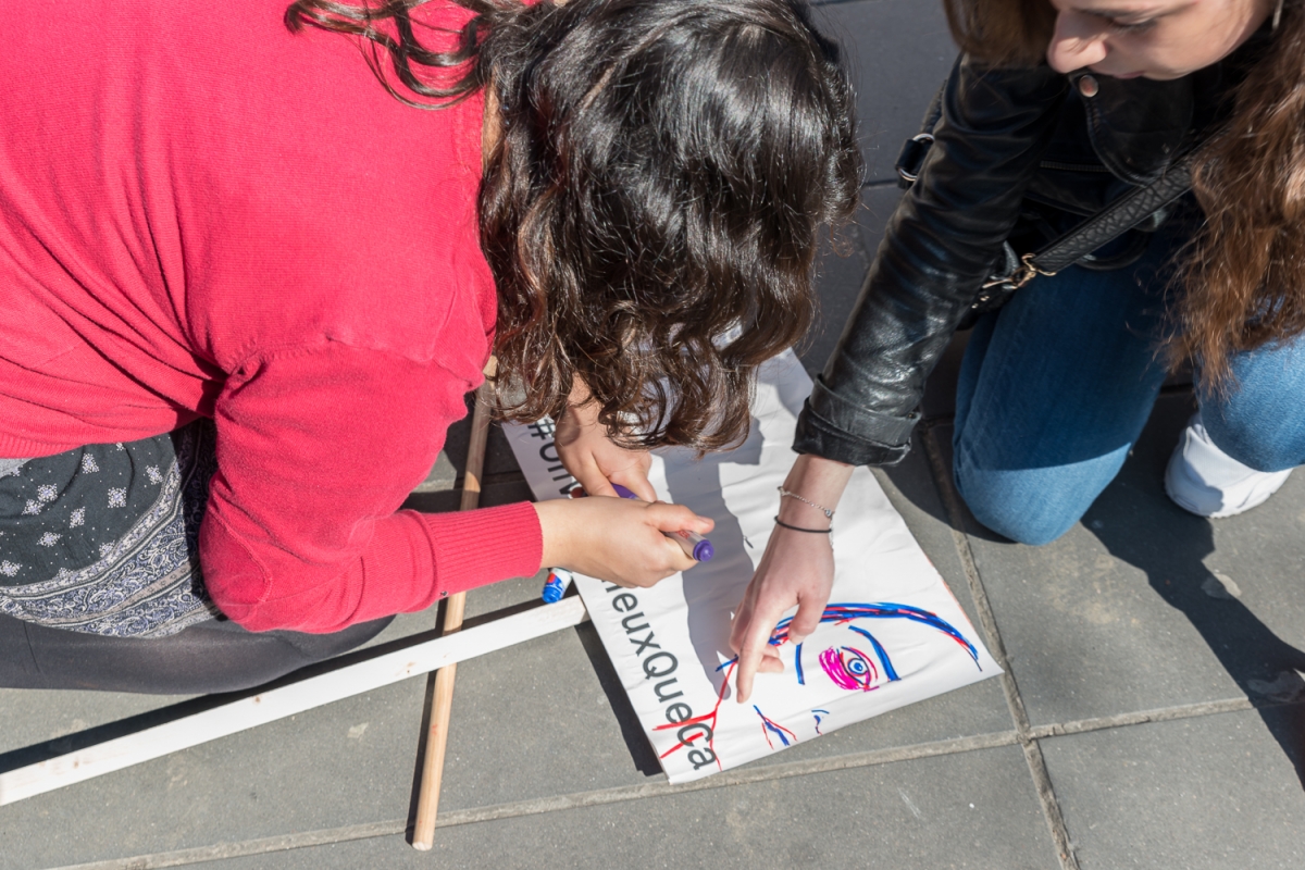 Atelier de fabrication de pancartes