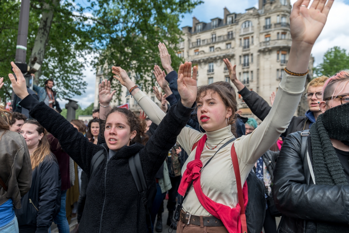 Haut les mains