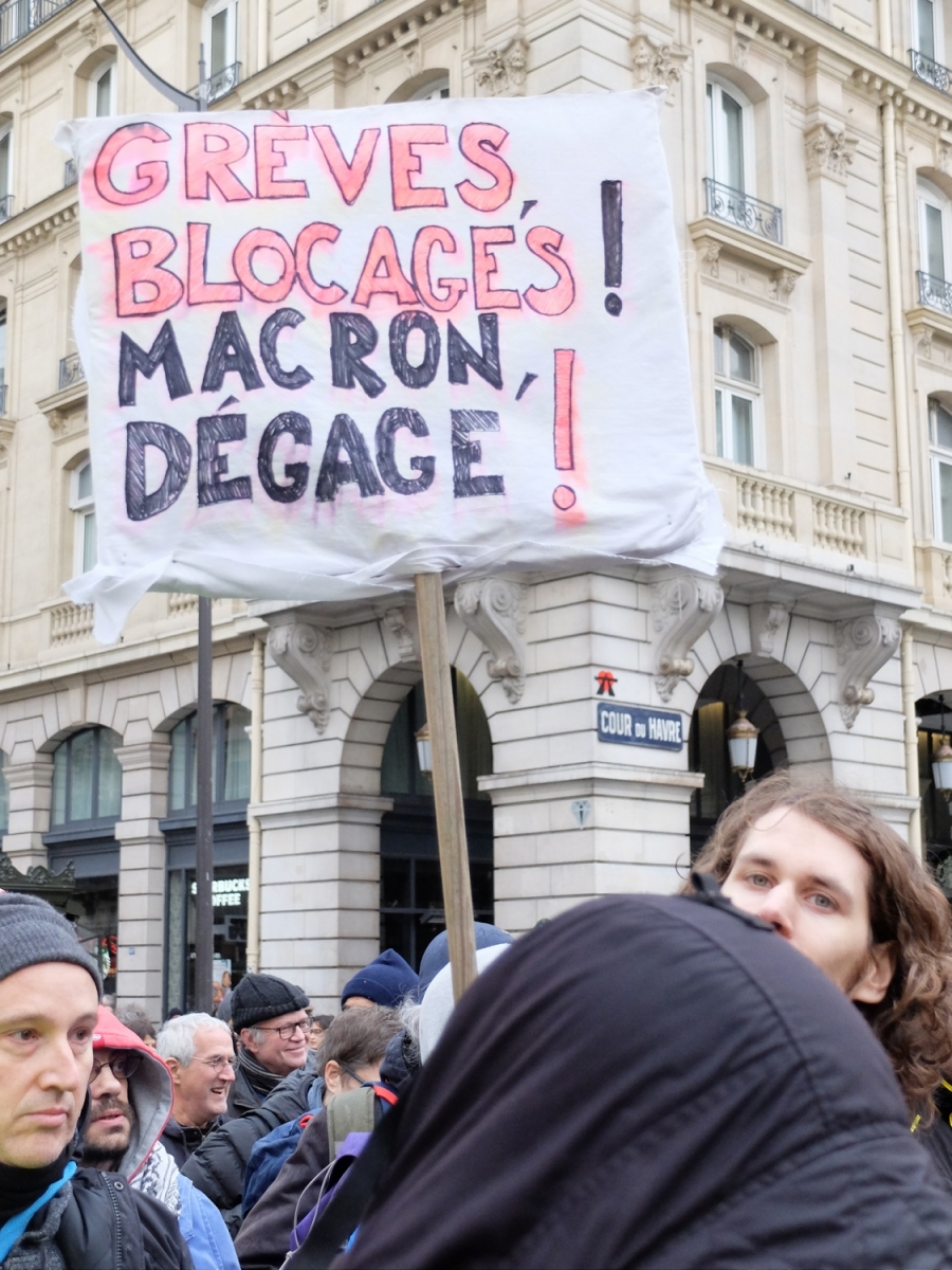 Macron dégage