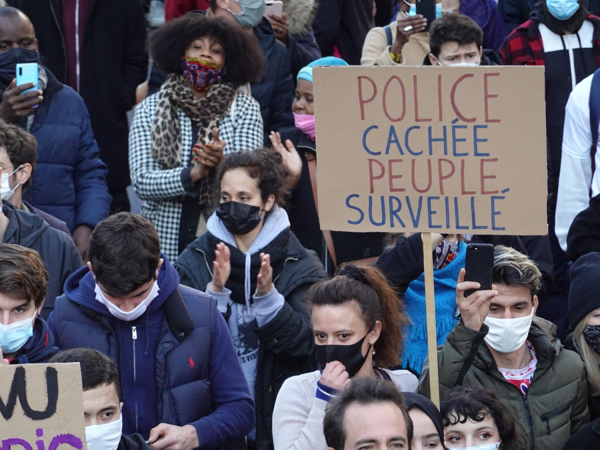 police cachée