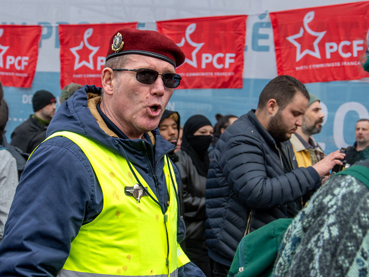 Béret rouge et gilet jaune