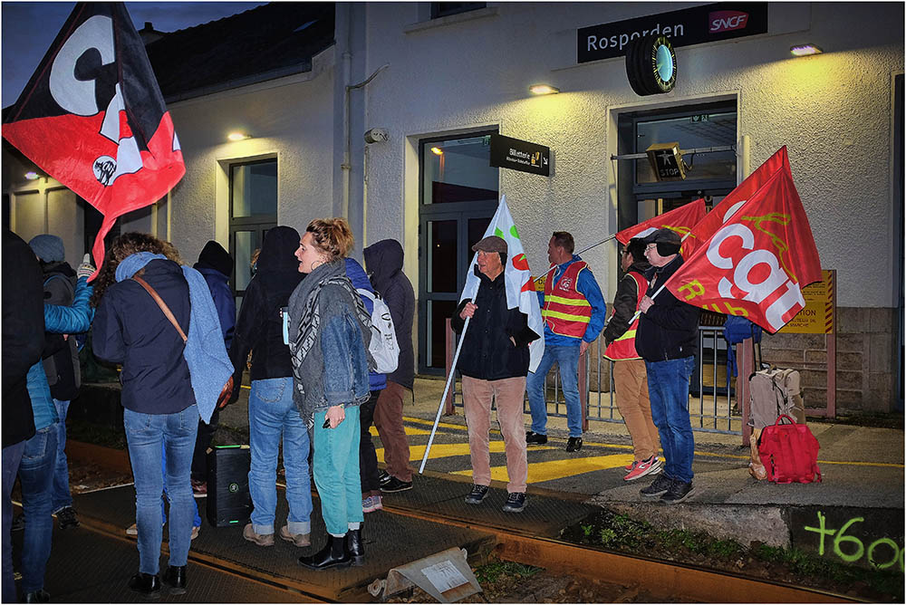 01 - Blocage Gare Rosporden le 28 Mars 2023