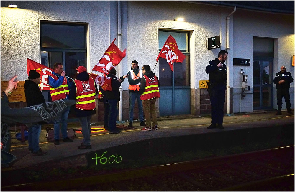 04 - Blocage Gare Rosporden le 28 Mars 2023