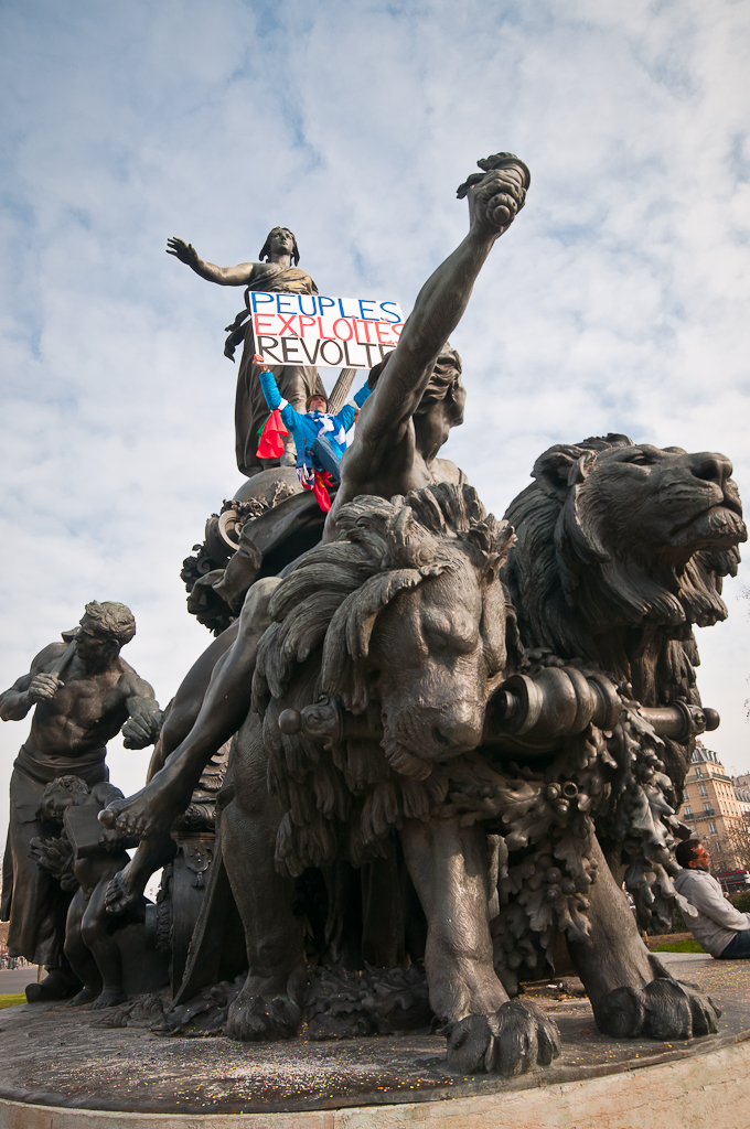 La Nation tirée par des lions et poussée par des Travailleurs