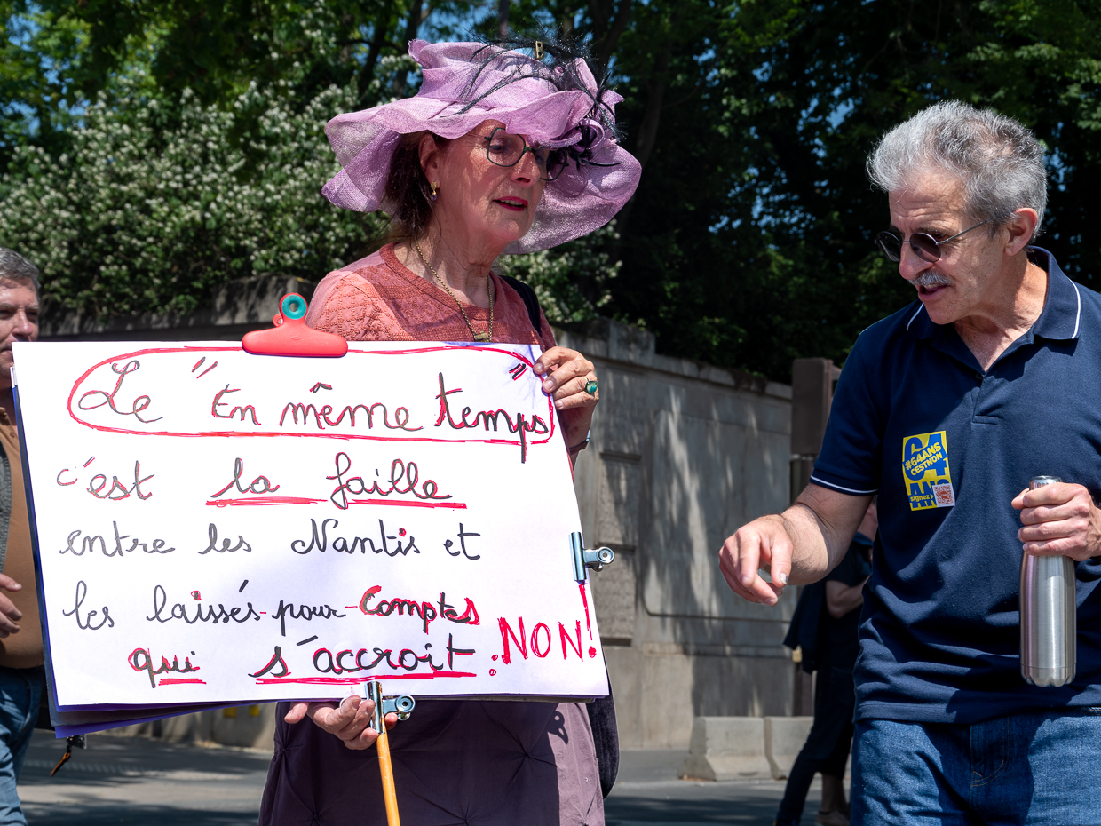 En même temps