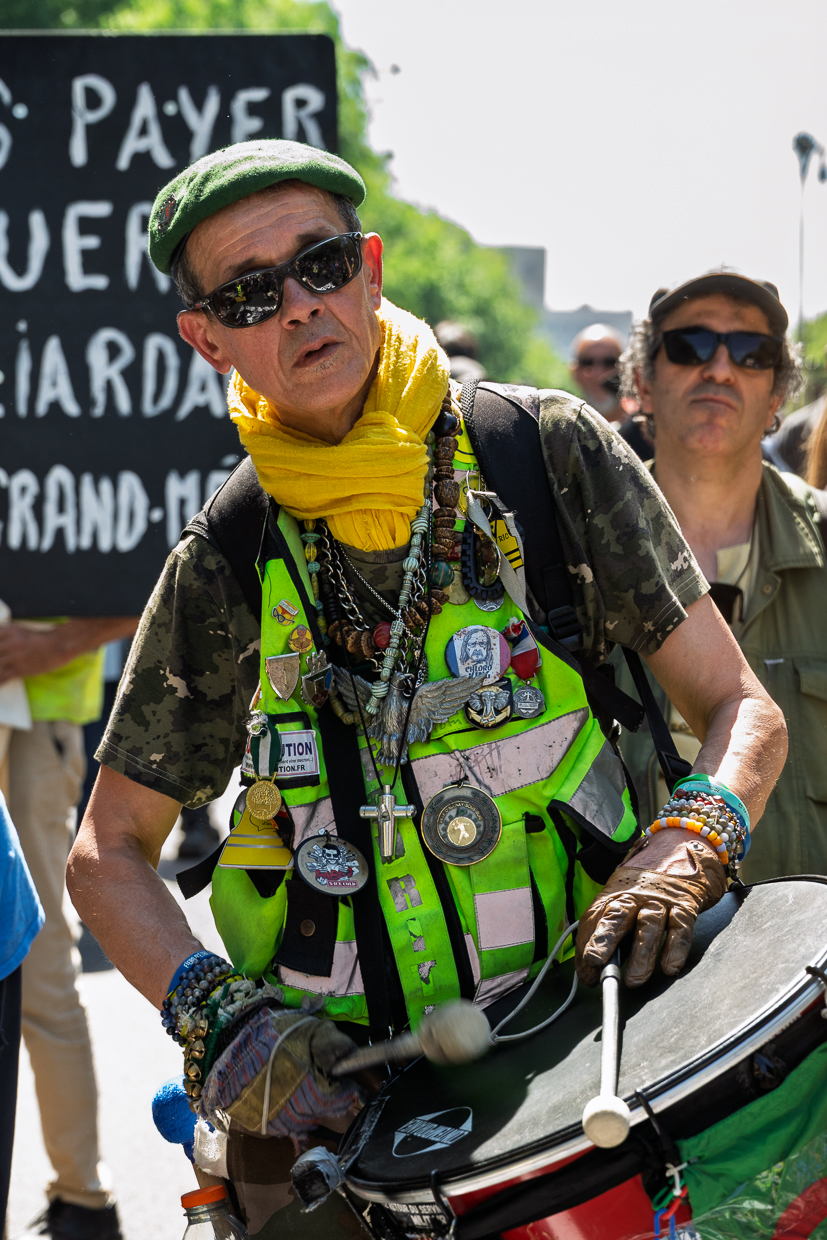 Aziz tambour gilet jaune