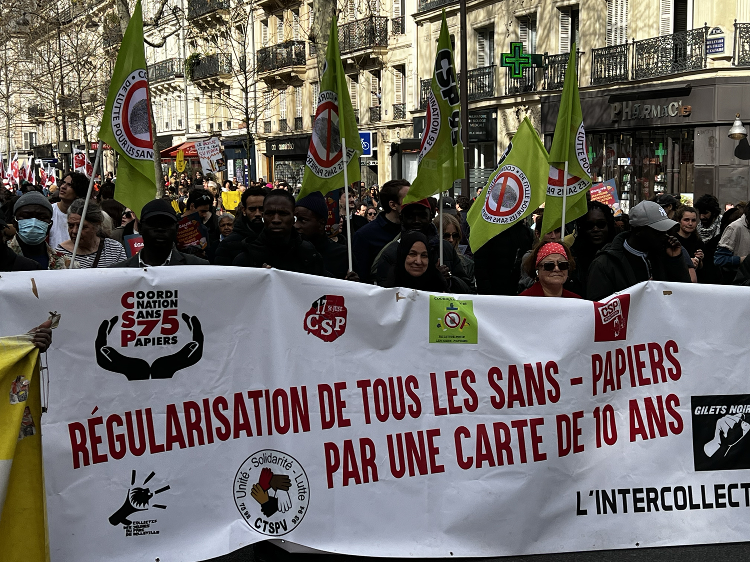 Régularisation de tous les sans papiers