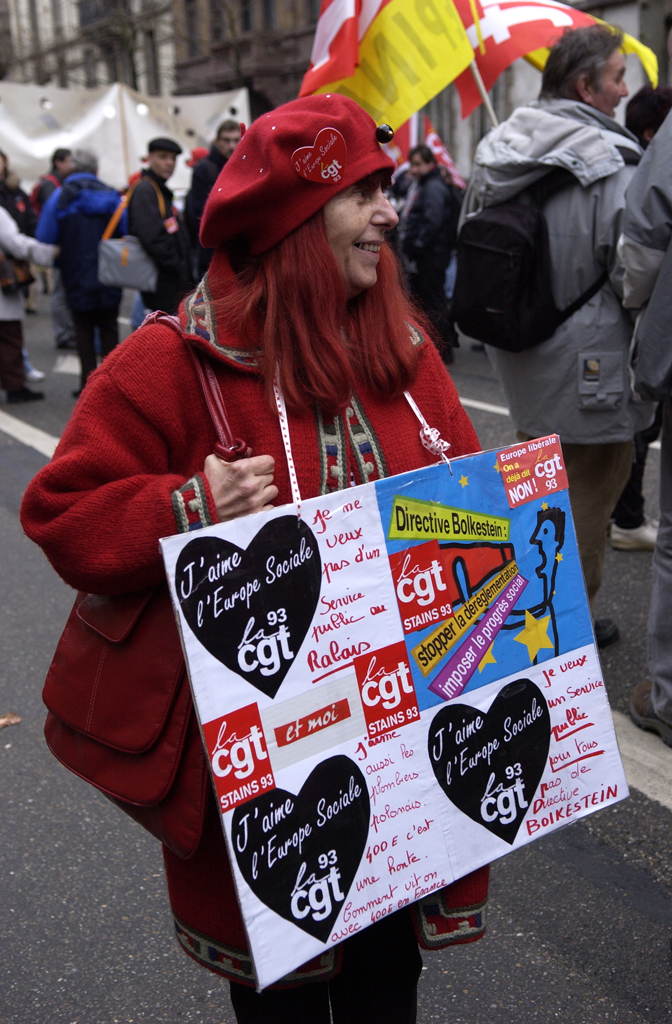 Femme militante pour une Europe Sociale