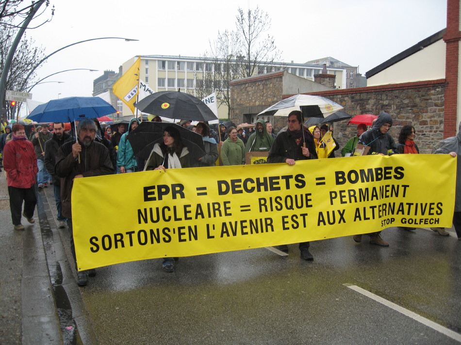 manifestation contre l'EPR Cherbourg