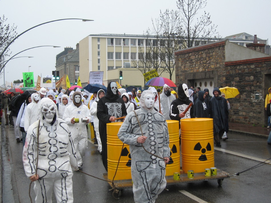 manifestation contre l'EPR Cherbourg