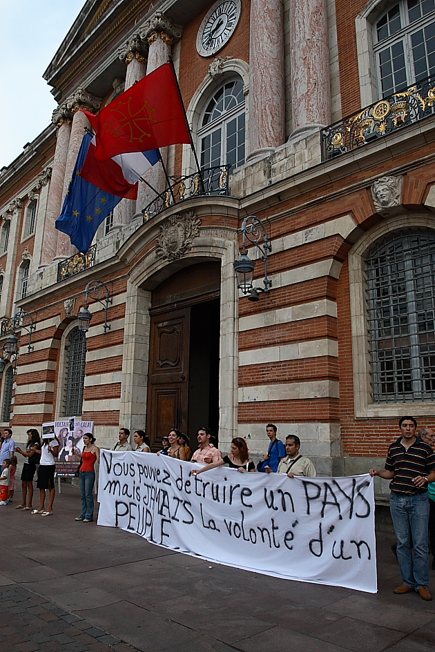 Rassemblement devant le Capitole