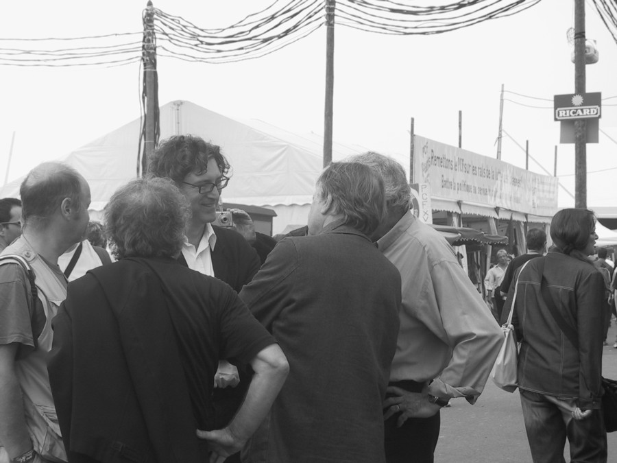 Michel Onfray, Alain Krivine, Régis Debray en pleine discusion (Lydia Chenal-Quellier)