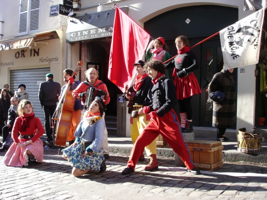 Compagnie Jolie Môme : rue Mouffetard [janvier 2004]