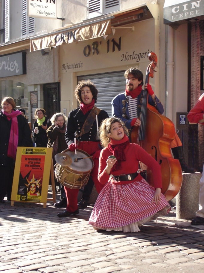 Compagnie Jolie Môme : rue Mouffetard [janvier 2004]