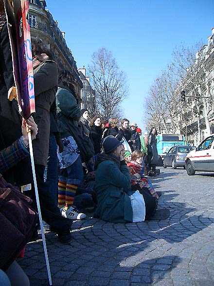 Sit in place de la Bastille