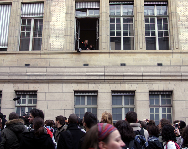 "La Sorbonne aux étudiants!"