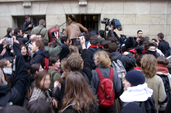 "La Sorbonne aux étudiants!"