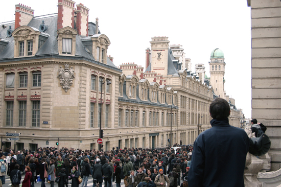 "La Sorbonne aux étudiants!"